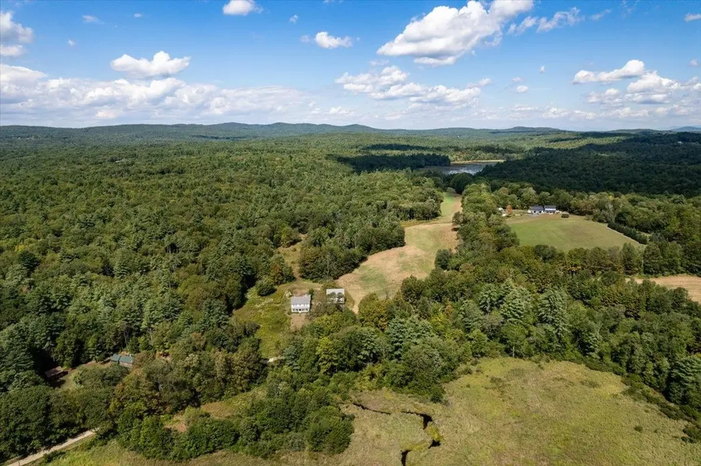 22 Abberton Road Canterbury NH 03224