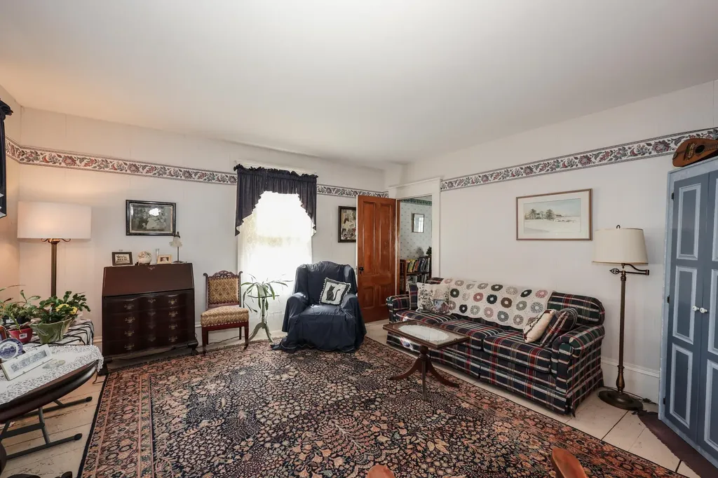 22 Abberton Road Canterbury NH 03224