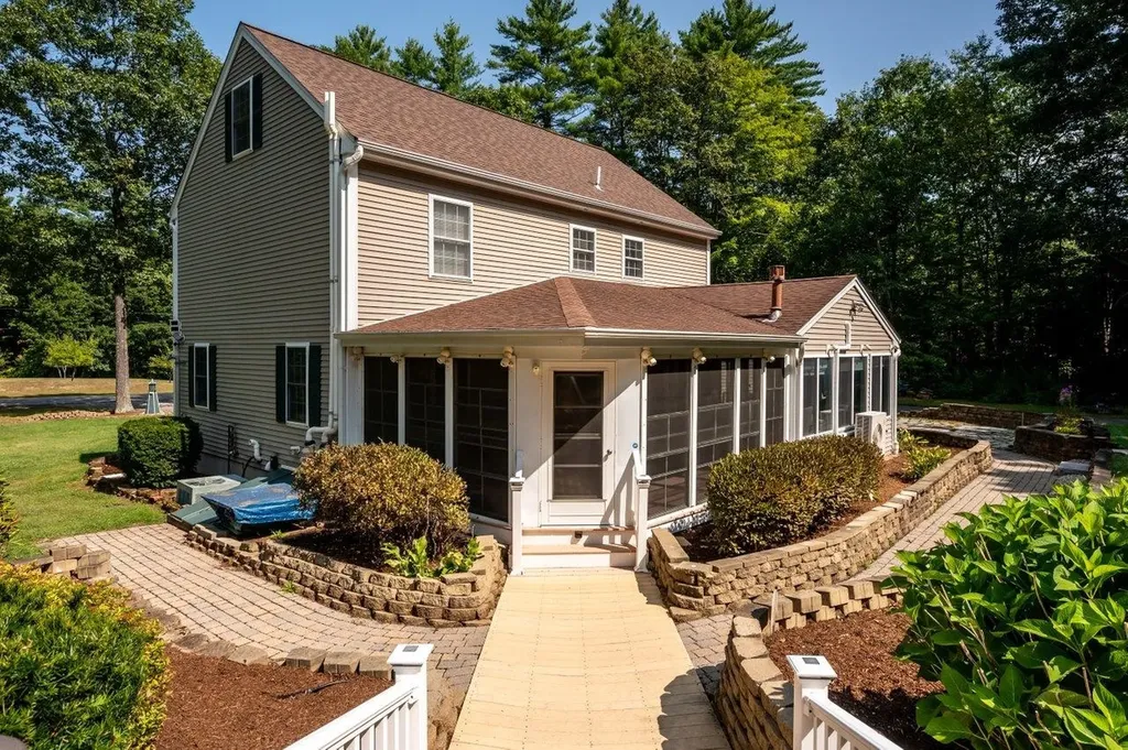 595 Scruton Pond Road Barrington NH 03825