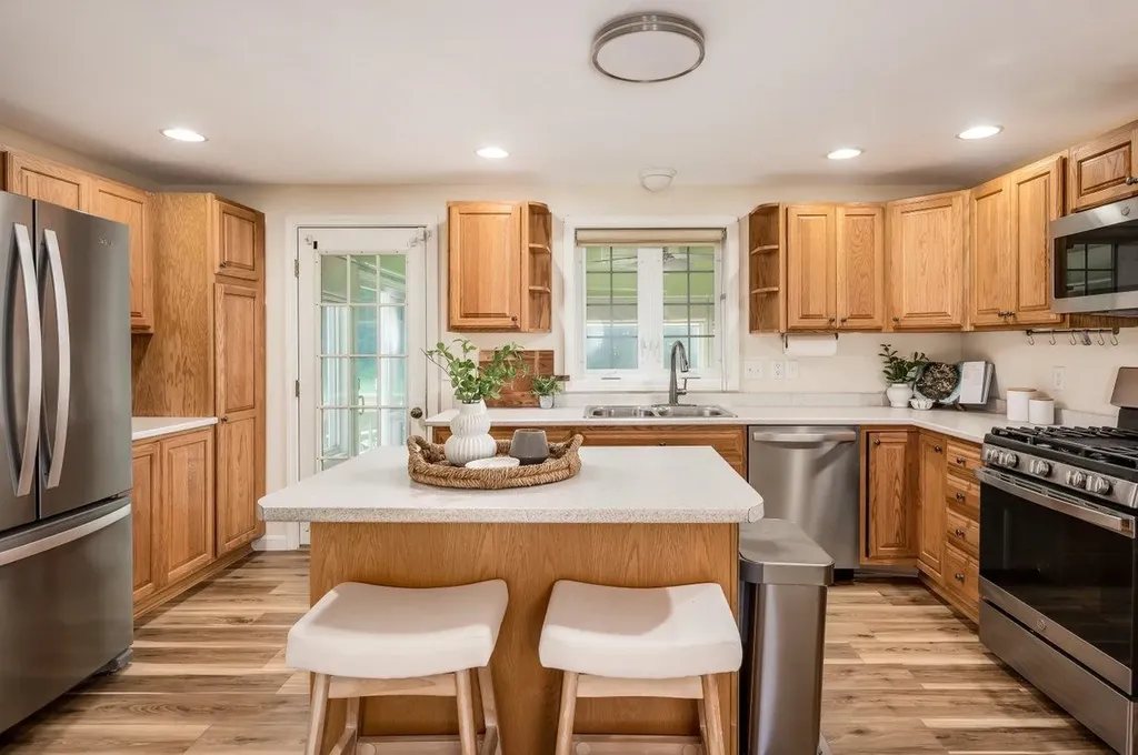 595 Scruton Pond Road Barrington NH 03825