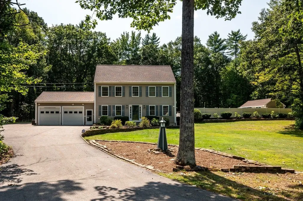595 Scruton Pond Road Barrington NH 03825