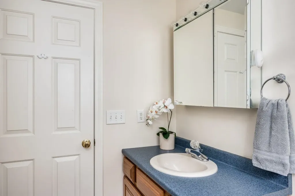 595 Scruton Pond Road Barrington NH 03825