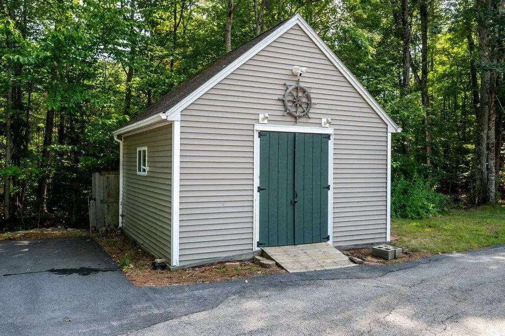 595 Scruton Pond Road Barrington NH 03825