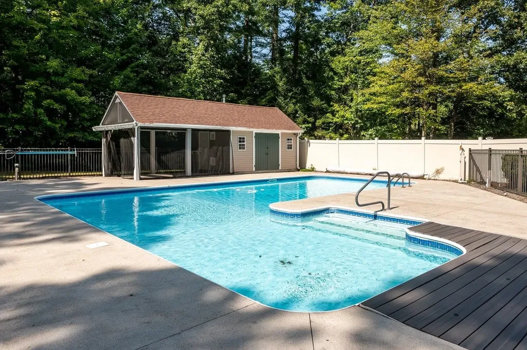 595 Scruton Pond Road Barrington NH 03825