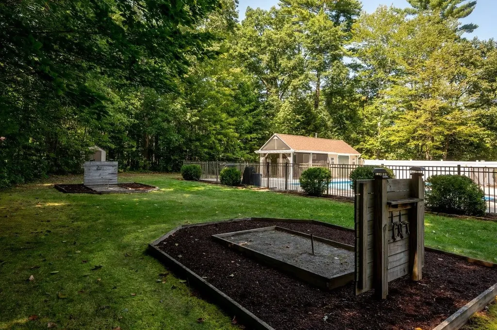 595 Scruton Pond Road Barrington NH 03825