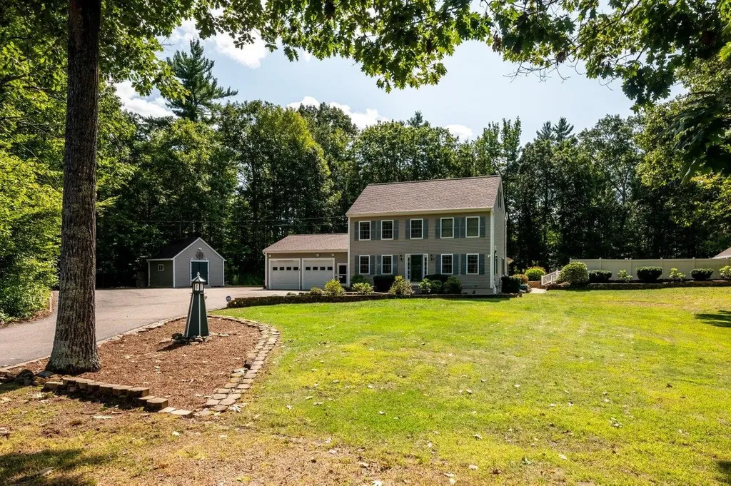 595 Scruton Pond Road Barrington NH 03825