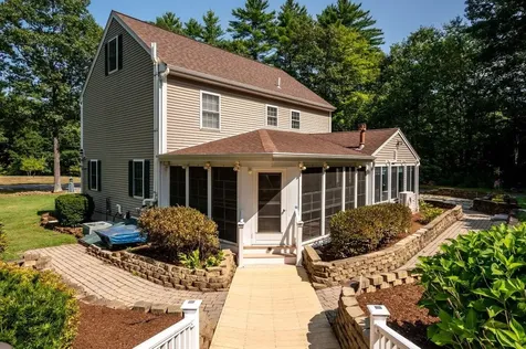 595 Scruton Pond Road Barrington NH 03825