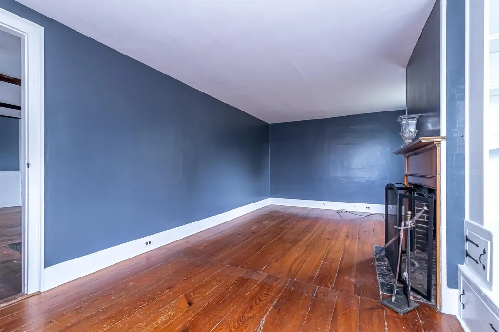 1 Old Coach Road New Boston NH 03070