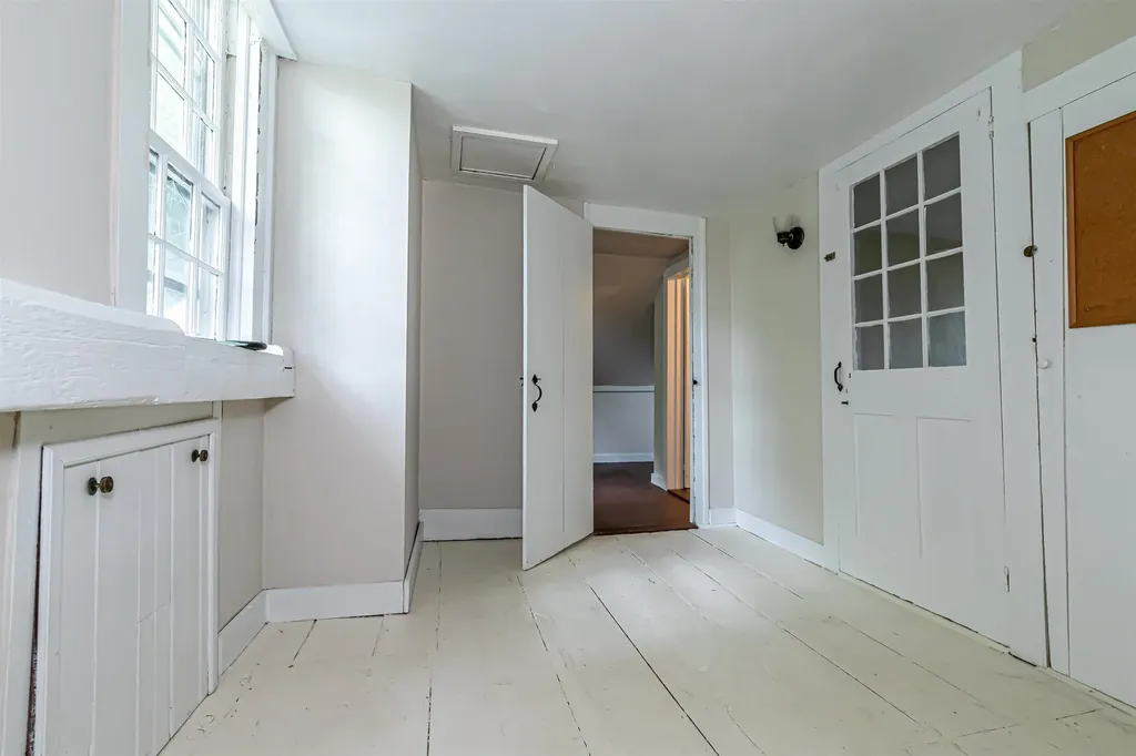 1 Old Coach Road New Boston NH 03070