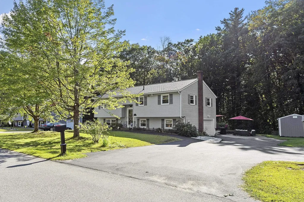 55 Bedard Avenue Derry NH 03038