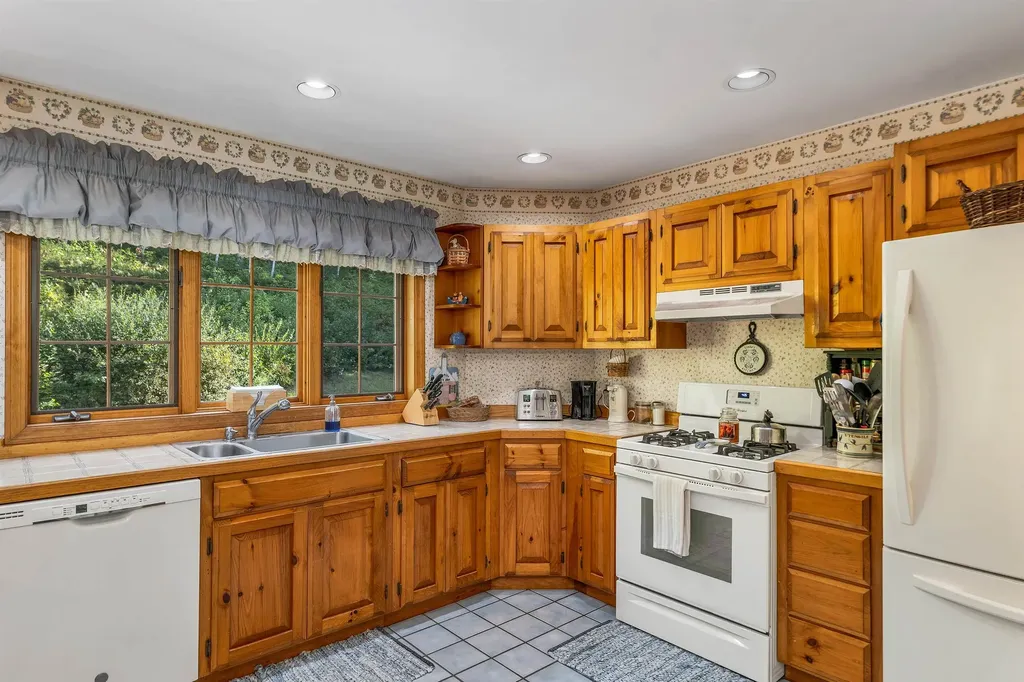 90 Towle Pasture Drive Epsom NH 03234