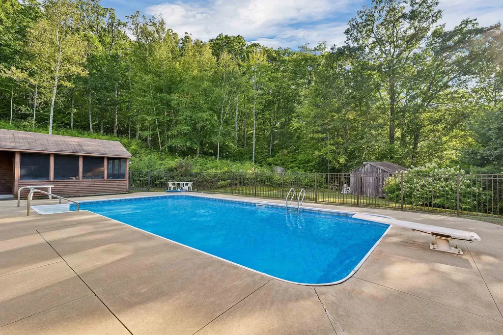 90 Towle Pasture Drive Epsom NH 03234