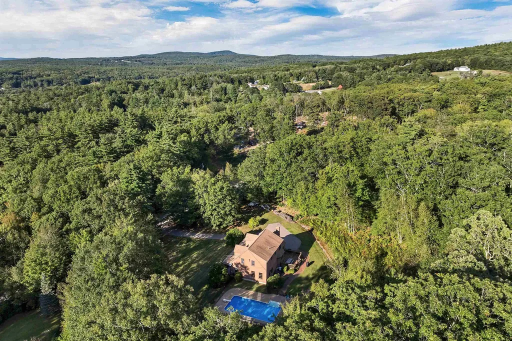 90 Towle Pasture Drive Epsom NH 03234