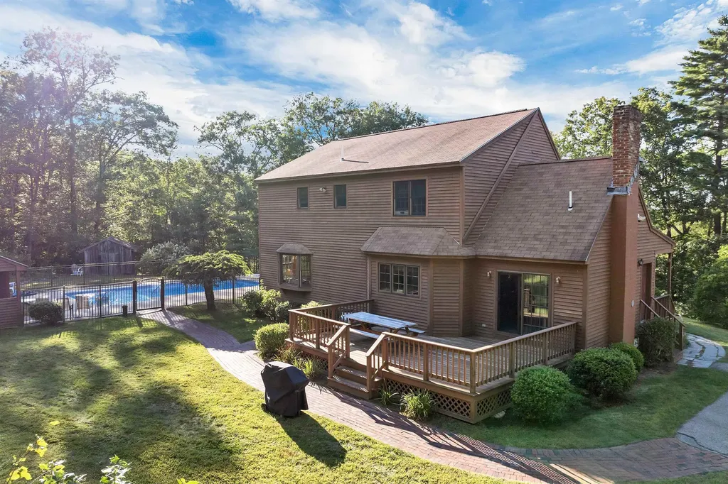 90 Towle Pasture Drive Epsom NH 03234