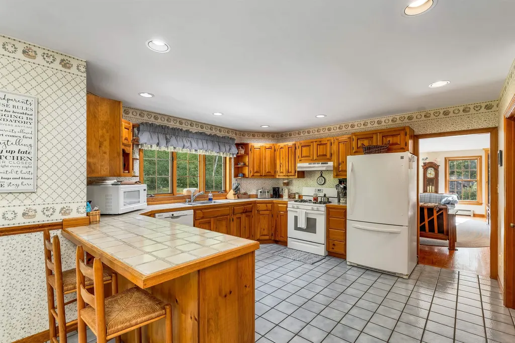 90 Towle Pasture Drive Epsom NH 03234