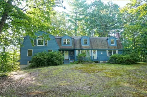 7 Gardner Circle Londonderry NH 03053