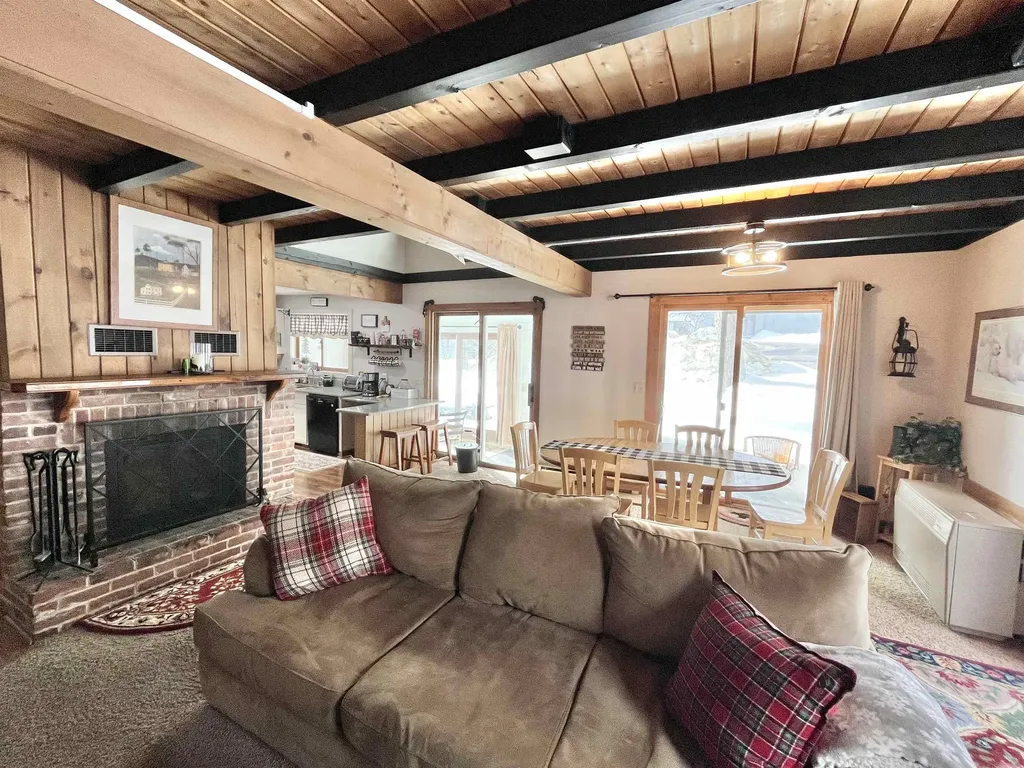 52A Suntec Loop Dover VT 05356