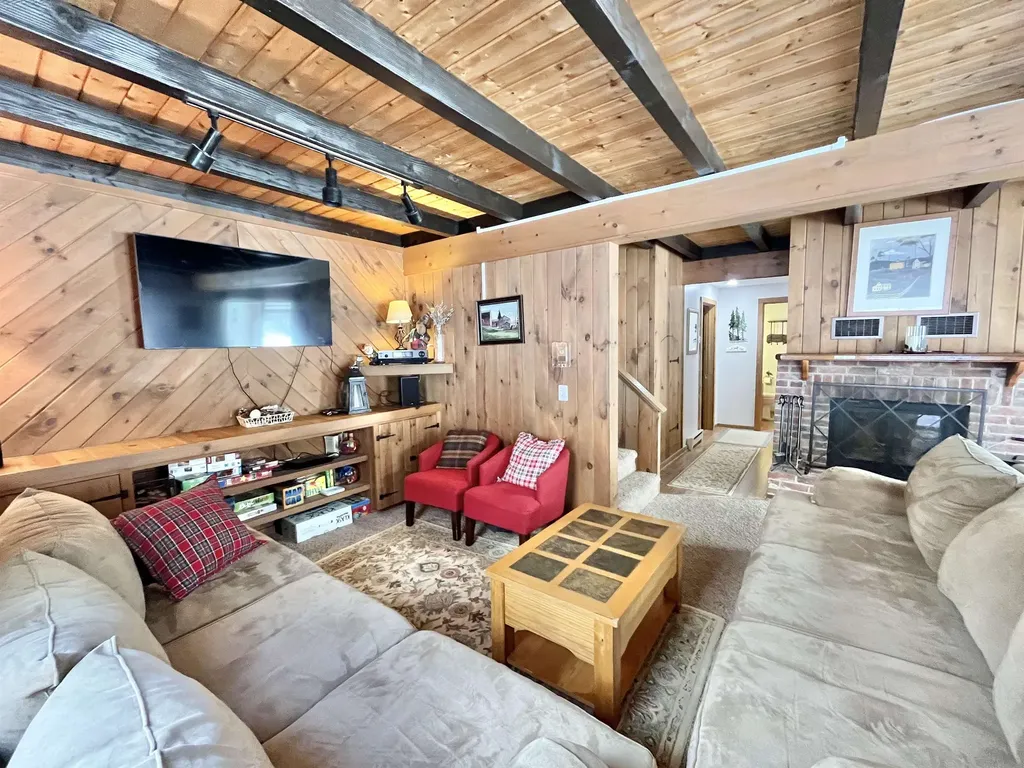 52A Suntec Loop Dover VT 05356