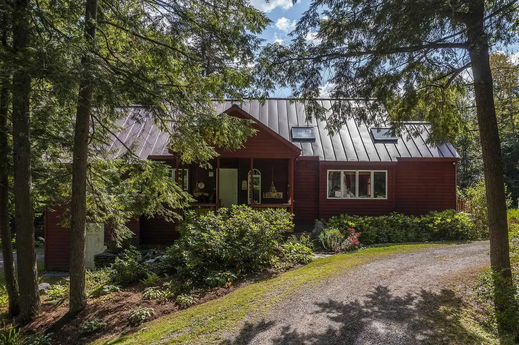 70 Hunter Lane Jamaica VT 05343