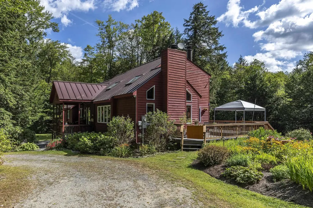 70 Hunter Lane Jamaica VT 05343