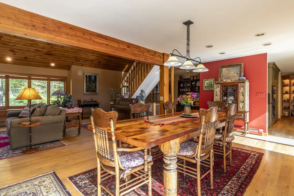 70 Hunter Lane Jamaica VT 05343