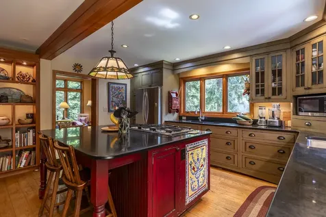 70 Hunter Lane Jamaica VT 05343