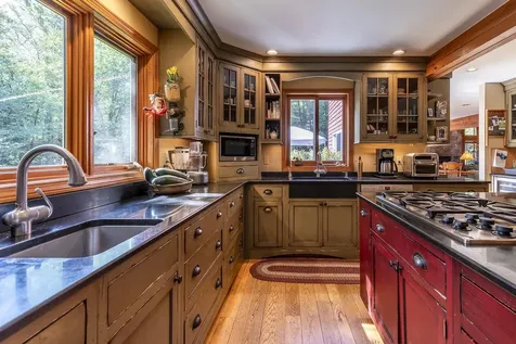 70 Hunter Lane Jamaica VT 05343