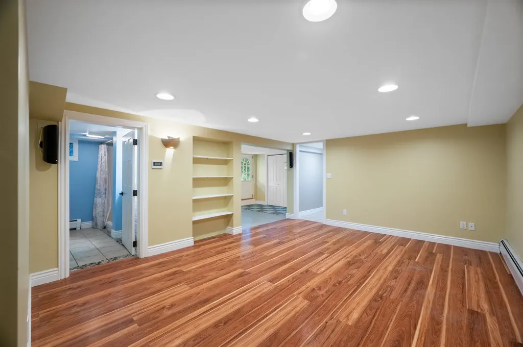 24 Milbern Avenue Hampton NH 03842