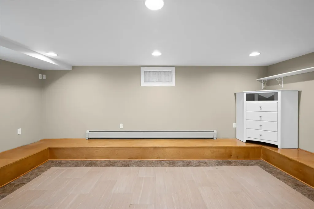 24 Milbern Avenue Hampton NH 03842