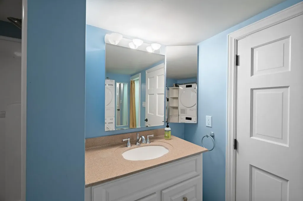 24 Milbern Avenue Hampton NH 03842