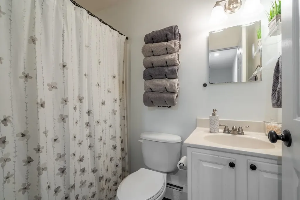 7 Grebenstein Drive Newton NH 03858