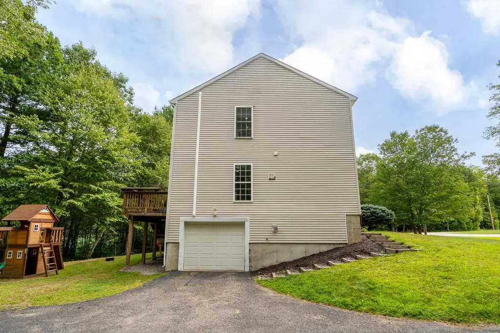 7 Grebenstein Drive Newton NH 03858