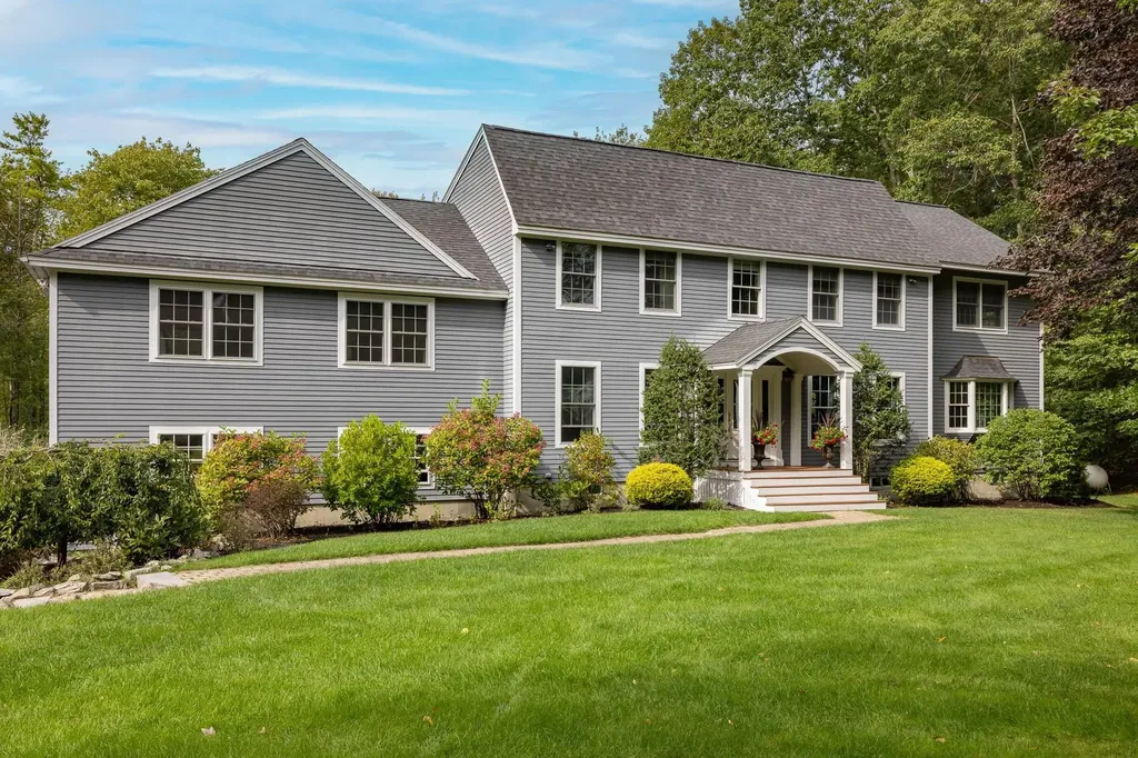 23 Rockrimmon Road North Hampton NH 03862