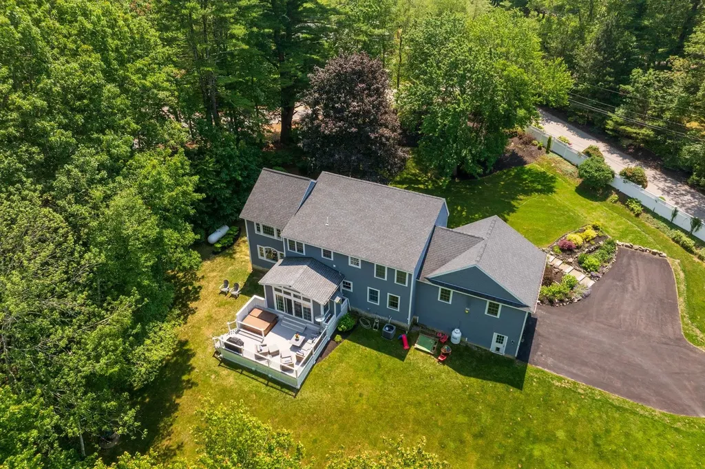 23 Rockrimmon Road North Hampton NH 03862