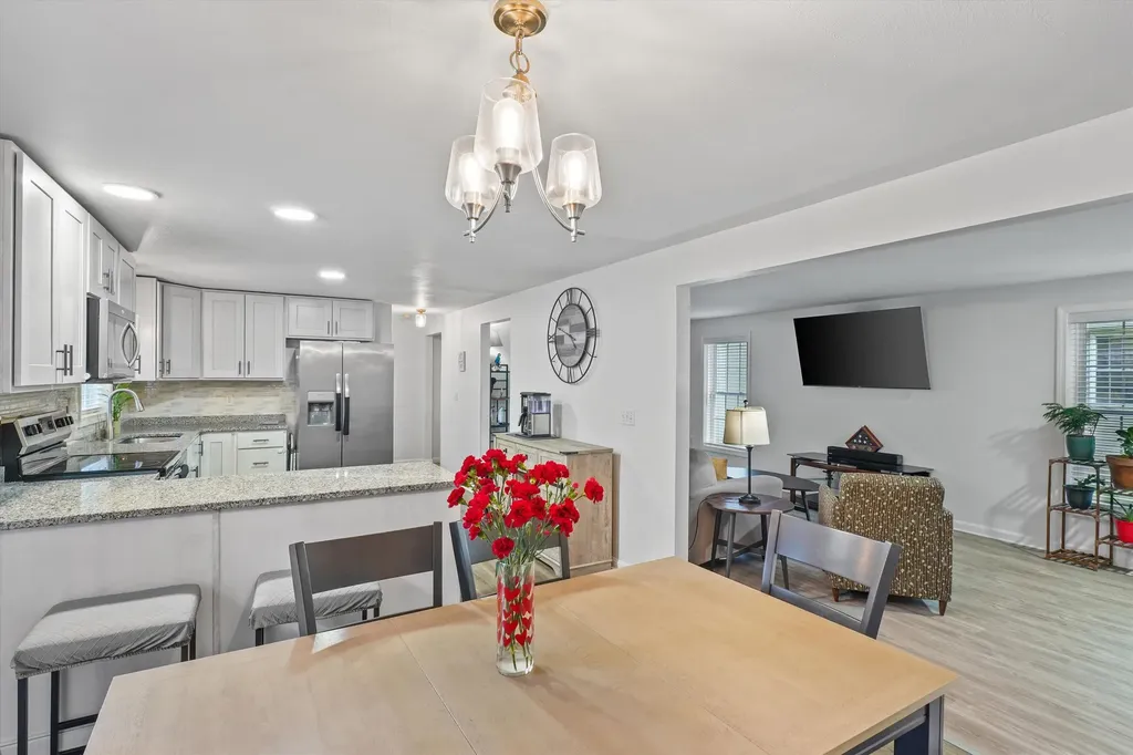 138 Barbara Lane Hudson NH 03051