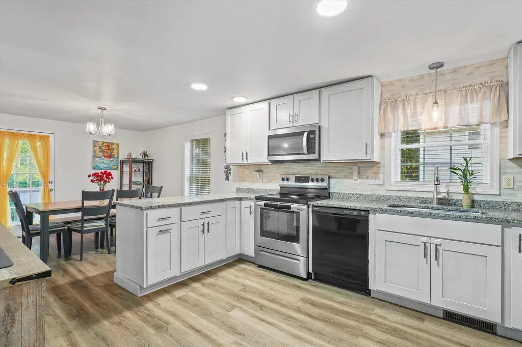 138 Barbara Lane Hudson NH 03051