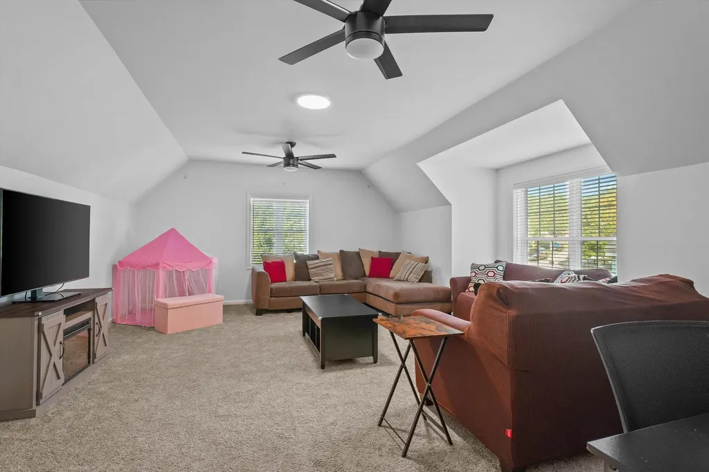 138 Barbara Lane Hudson NH 03051