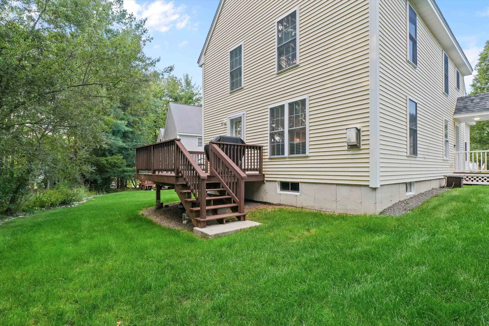 138 Barbara Lane Hudson NH 03051