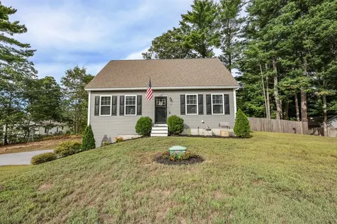 11 Mary Avenue Raymond NH 03077