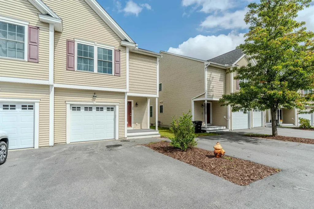 24 Cranberry Way Manchester NH 03109