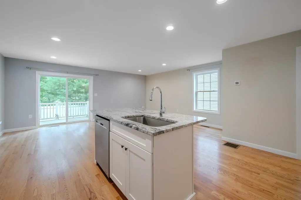 24 Cranberry Way Manchester NH 03109