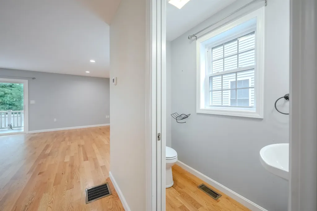 24 Cranberry Way Manchester NH 03109