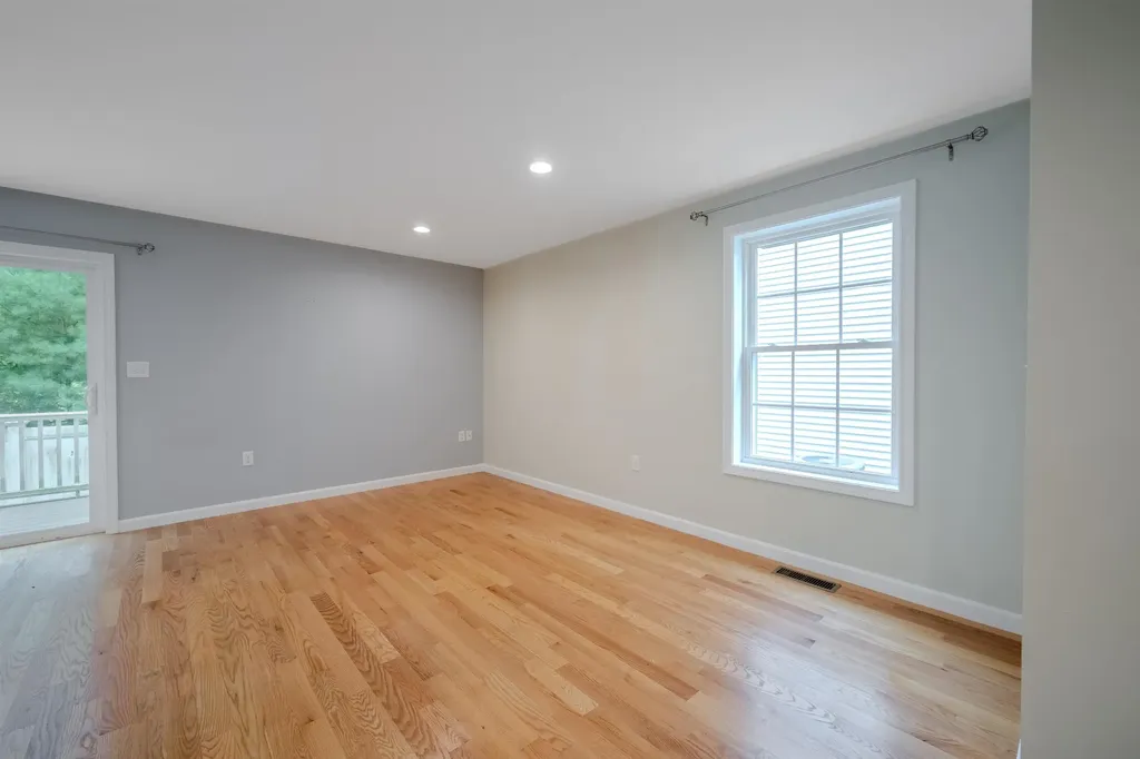 24 Cranberry Way Manchester NH 03109