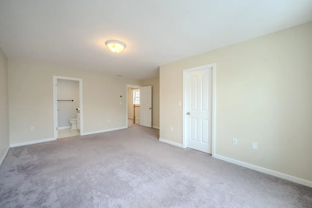 24 Cranberry Way Manchester NH 03109