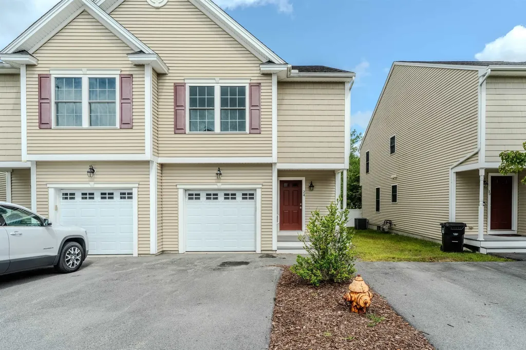 24 Cranberry Way Manchester NH 03109