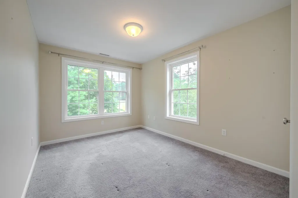 24 Cranberry Way Manchester NH 03109