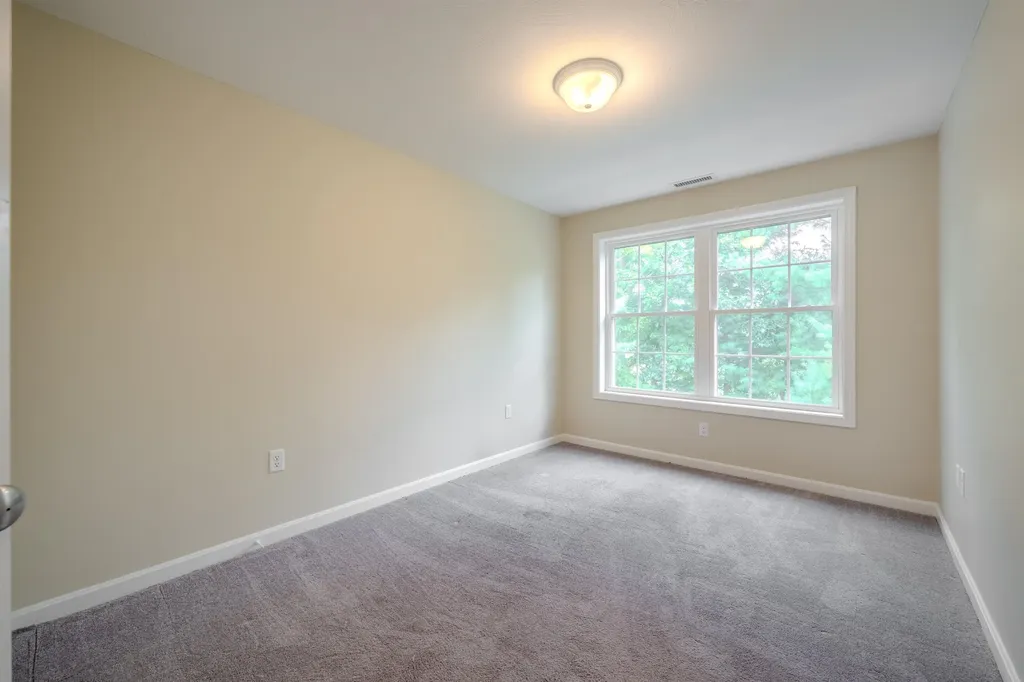 24 Cranberry Way Manchester NH 03109