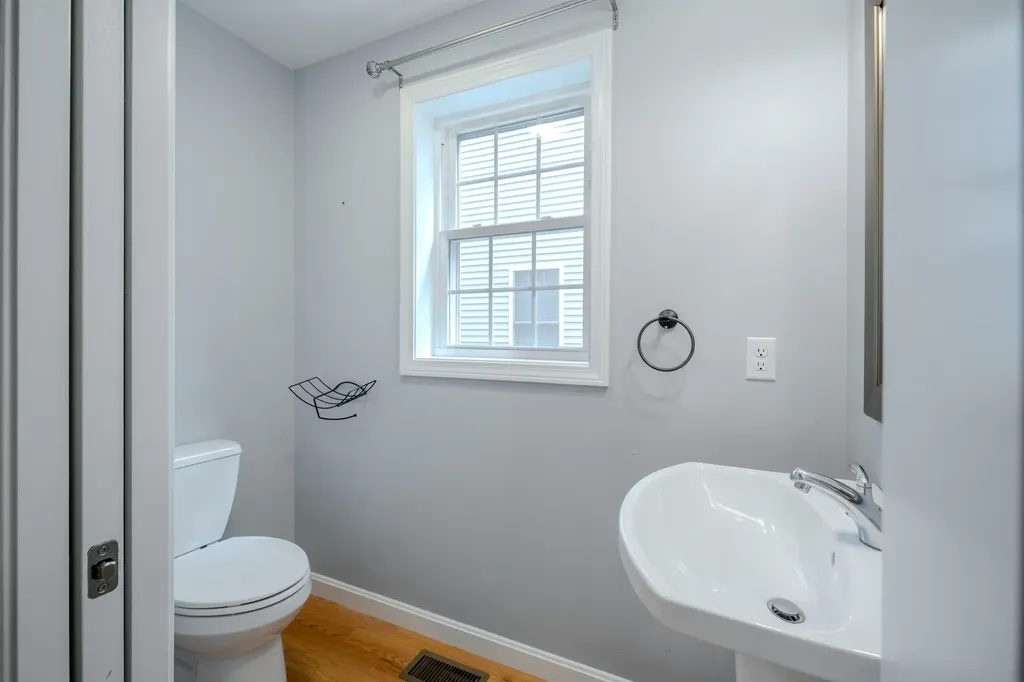 24 Cranberry Way Manchester NH 03109