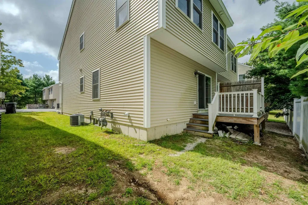 24 Cranberry Way Manchester NH 03109