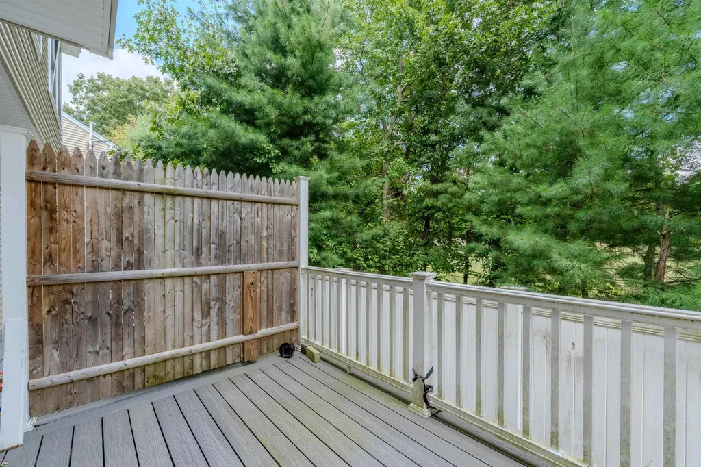 24 Cranberry Way Manchester NH 03109